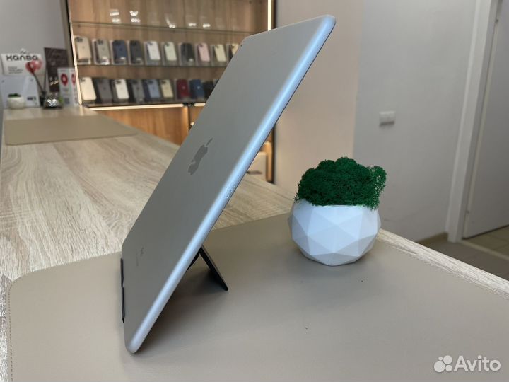 Планшет Apple iPad 9 поколения, 64 Gb