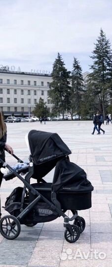 Коляска для двойни погодок