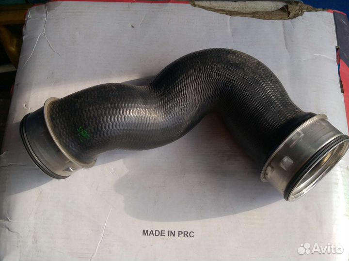 Патрубок верхний интеркулира Vag 2.5 AXD оригинал