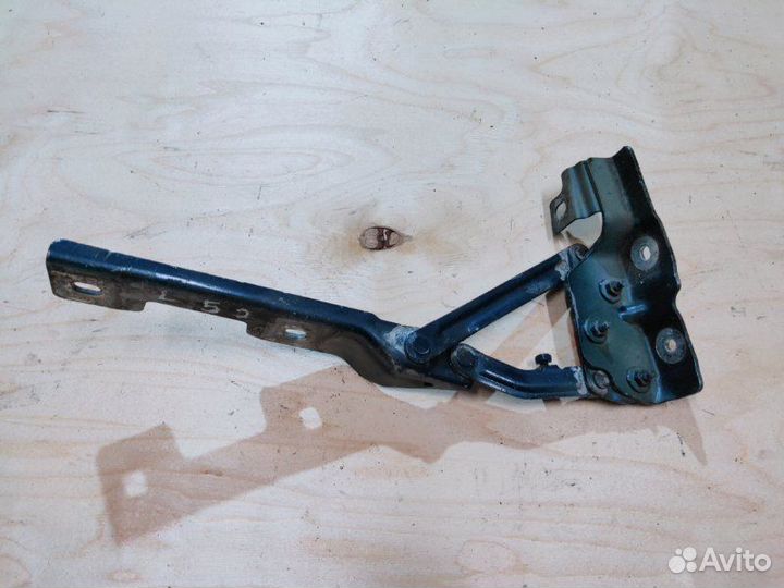 Петля капота правая Opel Astra J 2010