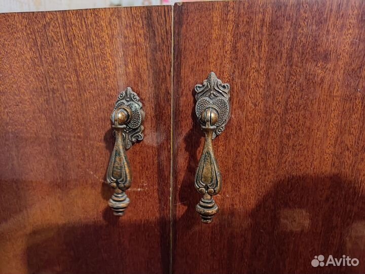 Тумба лакированная