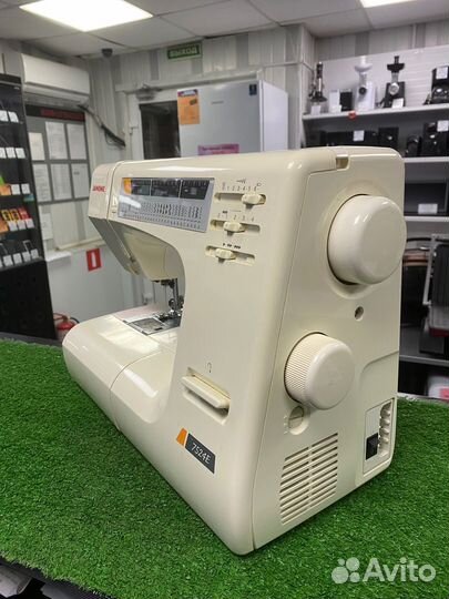 Швейная машина Janome 7524Е