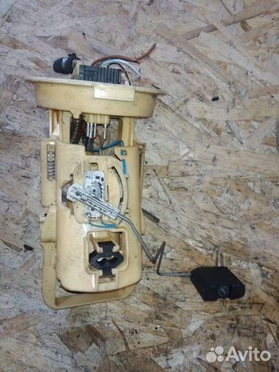 Топливный насос с датчиком уровня правый Bmw 320D