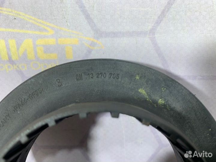 Опора амортизатора Opel Astra H 2010