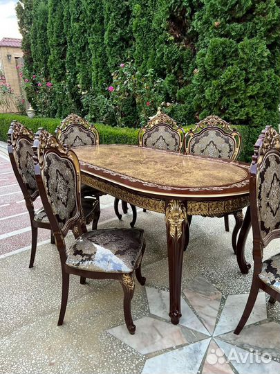 Кухонный стол и стулья