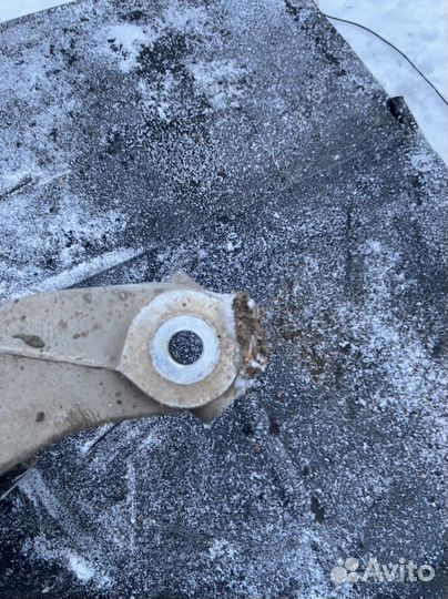 Передний поворотный кулак Opel Astra J Cruze