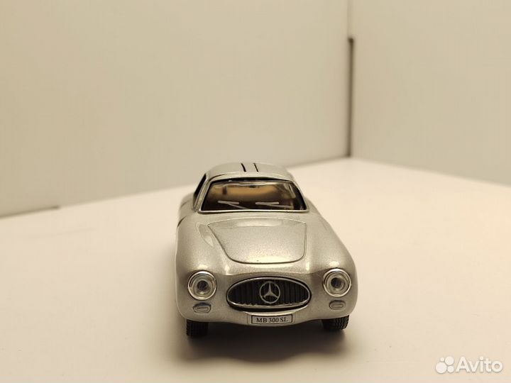 Mercedes benz 300 SL gullwing coupe cararama 1/43