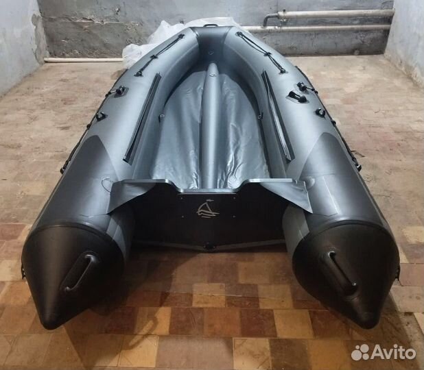 Лодка с мотором 9.9