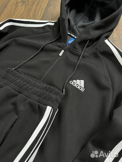 Костюм Adidas спортивный