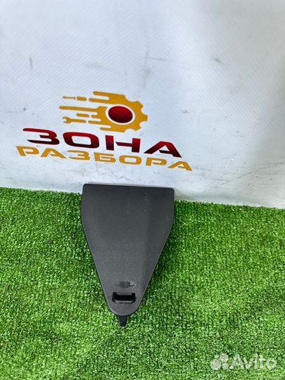 Кронштейн аварийного знака задний Audi A4 B7 ALT