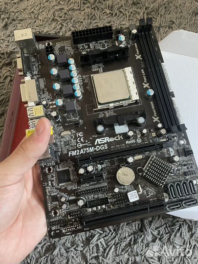 Материнская плата с процессором и памятью