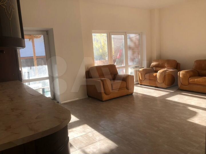 2-к. квартира, 71,6 м², 1/3 эт.