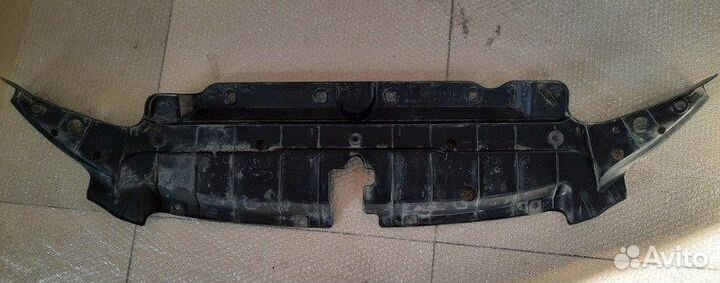 Накладка замка капота передняя Тoyota Land Cruiser