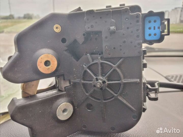 Замок багажника