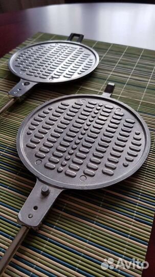 Форма для выпечки вафель, печенья: вафельница СССР