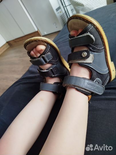 Сандалии для мальчиков 24