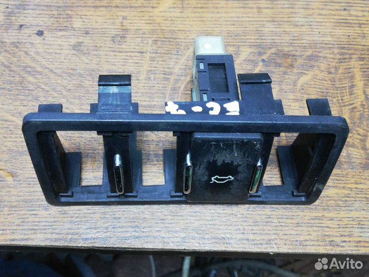 Кнопка блок Джили Эмгранд EC-7