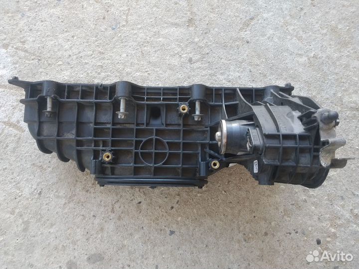 Коллектор впускной на ом651 Мерседес Бенц