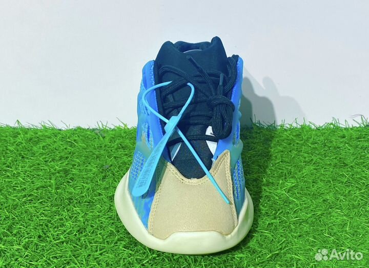 Кроссовки Adidas Yeezy Boost 700 V3 Arzareth LuxV6