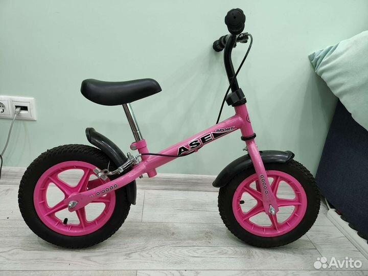 Беговел ASE надувные колеса 12