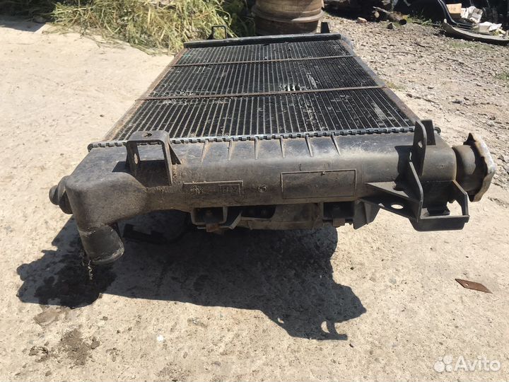 Радиатор охлаждения Dodge caravan 2.4