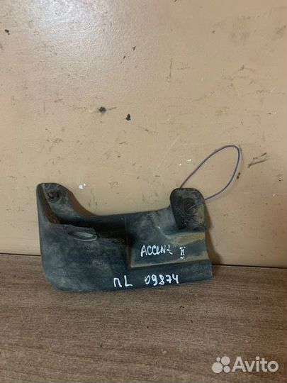 Брызговик передний левый Accent II