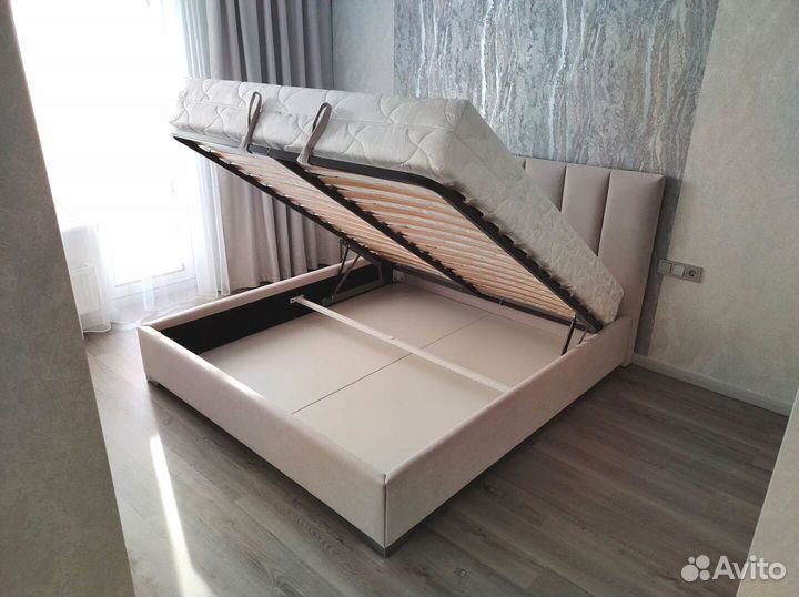 Кровать с изголовьем