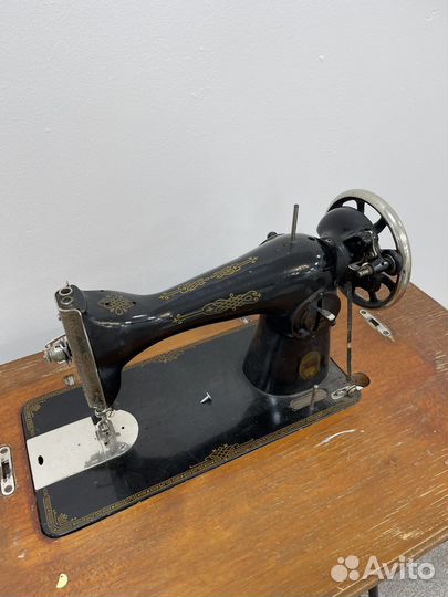 Швейная машина ретро