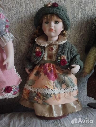 Кукла фарфоровая