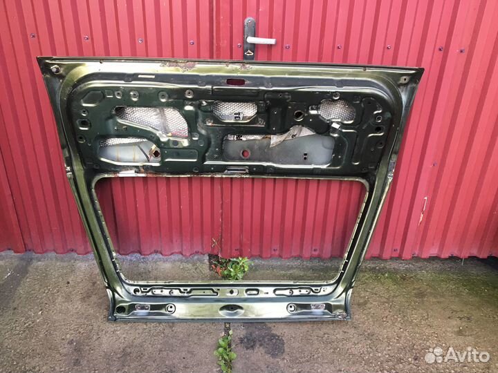 Дверь багажника Nissan Pathfinder Terrano