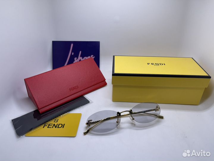 Солнцезащитные очки Fendi