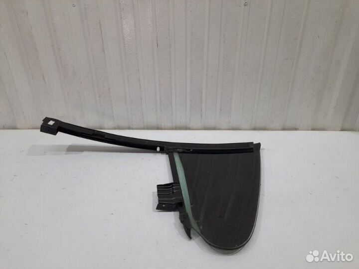 Стекло двери задней правой (форточка) Volkswagen