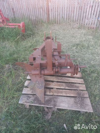 Плуг на минитрактор