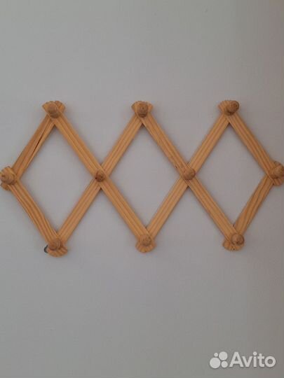 Скандинавская вешалка деревянная