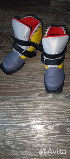 Лыжи, палки, ботинки