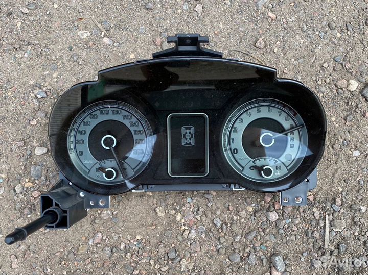 Приборная панель Mitsubishi Pajero IV