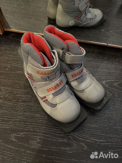 Лыжи с палками и ботинками детские