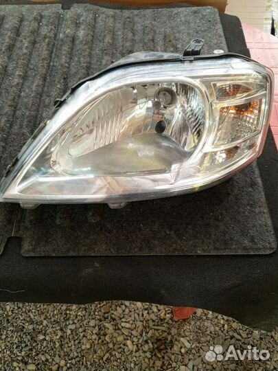 Передние фары LADA Largus