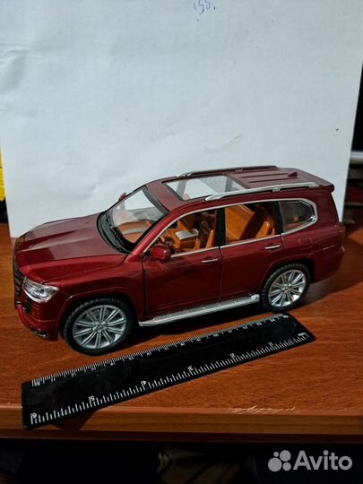 Toyota Land Cruser 300,Mercedes CLS 1:24