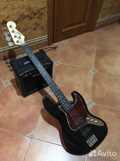 Бас-гитара Jazz Bass с комбо 15Ватт и полный набор
