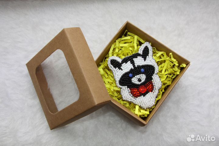 Брошь из бисера в ассортименте и на заказ