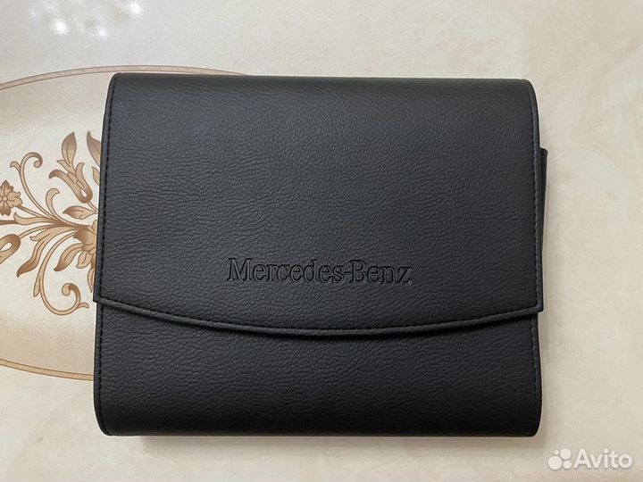 Сервисная книжка в сумке на Mercedes C class W205