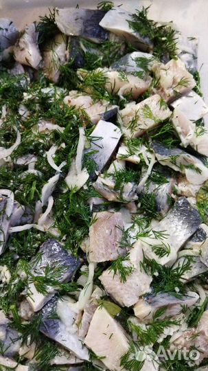 Салаты,рыба, огурцы,морковь,свекла,яблоки грибы