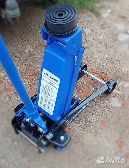 Домкрат подкатной 3 тонны 150-510 мм