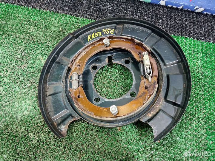 Уголок зеркала внутренний передний правый Nissan P