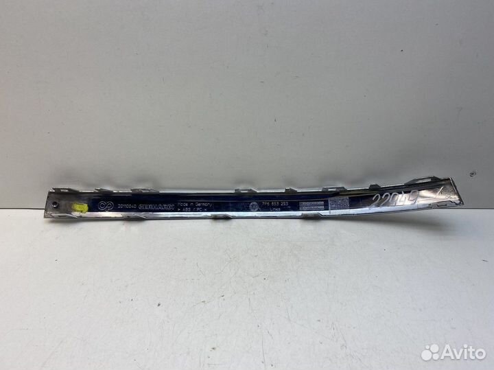 Молдинг переднего бампера левый Volkswagen Touareg