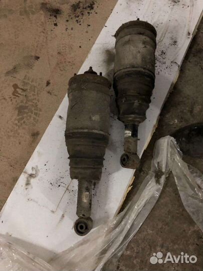 Пневмостойка задняя Дискавери 3