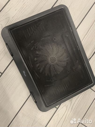 Подставка с охлаждением