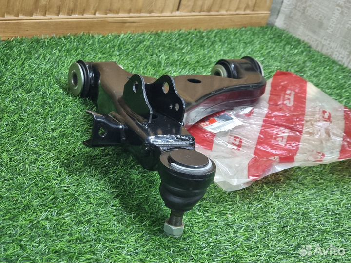 Рычаг подвески лев нижний Toyota Hilux Vigo 05-08