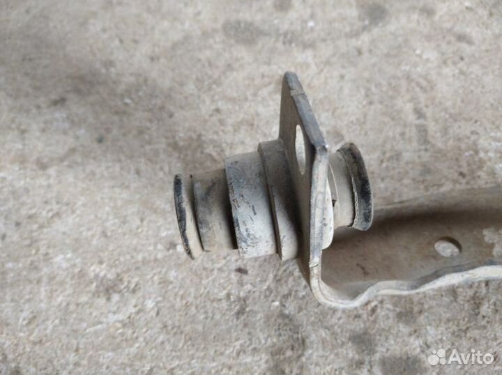 Рычаг передний левый Renault Megane 2 2003-2008